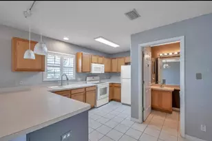 13059 Thoroughbred Loop, Largo, FL 33773 - Photo 8