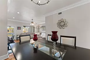9727 Tiffany Oaks Ln, Tampa, FL 33612 - Photo 6