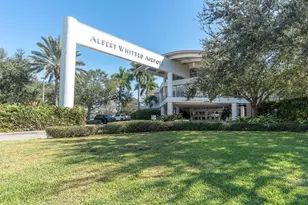 210 5th Ave S, Saint Petersburg, FL 33701 - Photo 32