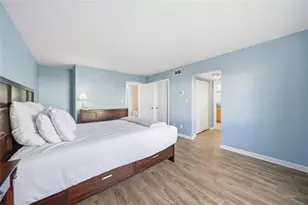 220 Pompano Dr SE, Saint Petersburg, FL 33705 - Photo 14