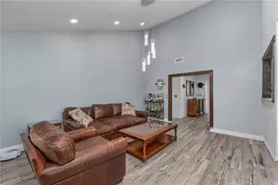 13834 Cherry Creek Dr, Tampa, FL 33618 - Photo 10