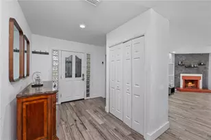 13834 Cherry Creek Dr, Tampa, FL 33618 - Photo 8