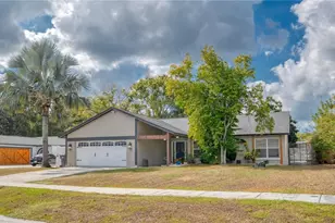13834 Cherry Creek Dr, Tampa, FL 33618 - Photo 4
