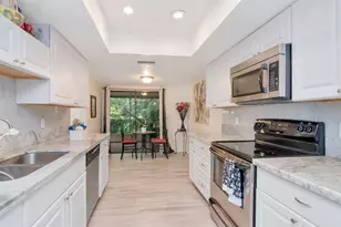 13902 Bardmoor Pl, Tampa, FL 33618 - Photo 6