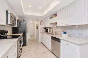 13902 Bardmoor Pl, Tampa, FL 33618 - Photo 8