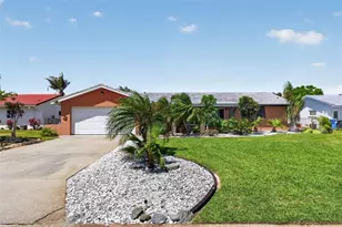4461 38th Way S, Saint Petersburg, FL 33711 - Photo 2