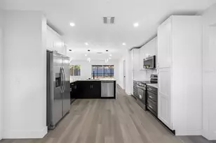 7601 Pine Hill Dr, Tampa, FL 33617 - Photo 12