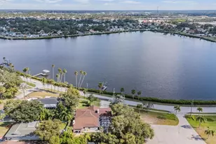 302 Whitcomb Blvd, Tarpon Springs, FL 34689 - Photo 4