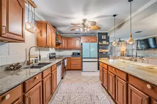 302 Whitcomb Blvd, Tarpon Springs, FL 34689 - Photo 10