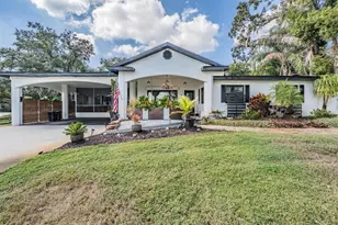 302 Whitcomb Blvd, Tarpon Springs, FL 34689 - Photo 2