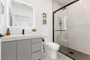 2104 4th St S, Saint Petersburg, FL 33705 - Photo 4