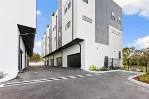 2104 4th St S, Saint Petersburg, FL 33705 - Photo 44