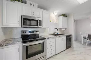 37510 New Horizons Blvd, Zephyrhills, FL 33541 - Photo 8