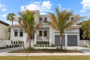 423 S Royal Poinciana Dr, Tampa, FL 33609 - Photo 1