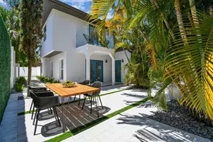 110 28th Ave N, Saint Petersburg, FL 33704 - Photo 2