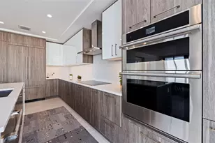 301 1st St S, Saint Petersburg, FL 33701 - Photo 14