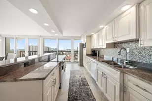 400 Island Way, Clearwater Beach, FL 33767 - Photo 4