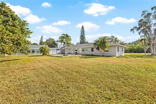 608 Florida Blvd, Crystal Beach, FL 34681 - Photo 2