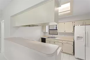 3203 Bear Creek Ln, Lakeland, FL 33810 - Photo 12