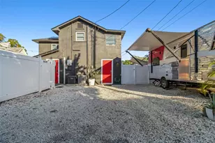 1034 Queen St N, Saint Petersburg, FL 33713 - Photo 38