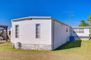 35132 Zephyr Shores Dr, Zephyrhills, FL 33541 - Photo 6