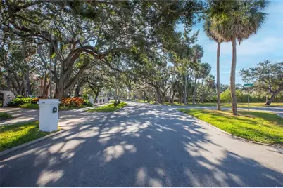 415 S Shore Crest Drive, Tampa, FL 33609 - Photo 10