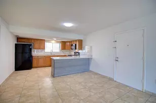 3865 S Lake Dr, Tampa, FL 33614 - Photo 12