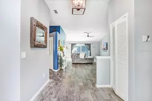 2027 Darlington Oak Dr, Seffner, FL 33584 - Photo 2