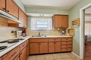 722 Tam O Shanter Ave, Sun City Center, FL 33573 - Photo 10