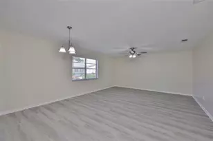 1218 Haddington Cir, Sun City Center, FL 33573 - Photo 10