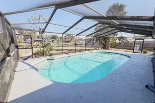 818 Bayview Dr, Ruskin, FL 33570 - Photo 2