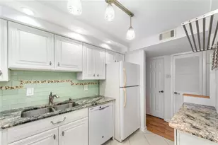 255 Dolphin Point, Clearwater Beach, FL 33767 - Photo 8