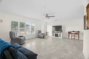 10121 4th St E, Treasure Island, FL 33706 - Photo 4