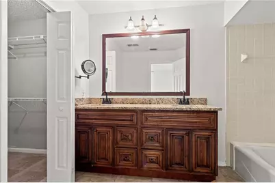 7021 Blossom Avenue, Tampa, FL 33614 - Photo 14