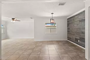 7021 Blossom Ave, Tampa, FL 33614 - Photo 20