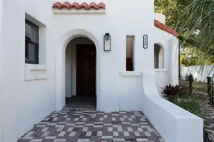 2227 29th St S, Saint Petersburg, FL 33712 - Photo 2