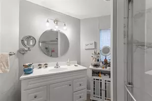 7048 Mt Essex Dr NE, Saint Petersburg, FL 33702 - Photo 20