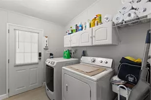 7048 Mt Essex Dr NE, Saint Petersburg, FL 33702 - Photo 24