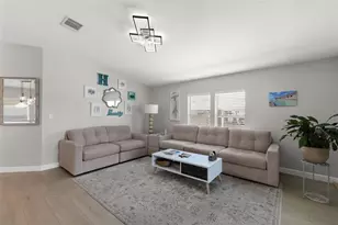 7048 Mt Essex Dr NE, Saint Petersburg, FL 33702 - Photo 4