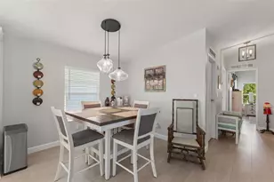 7048 Mt Essex Dr NE, Saint Petersburg, FL 33702 - Photo 10