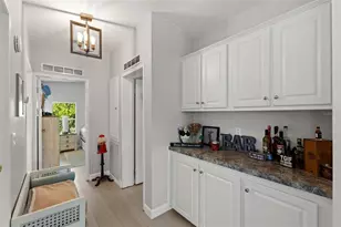 7048 Mt Essex Dr NE, Saint Petersburg, FL 33702 - Photo 12