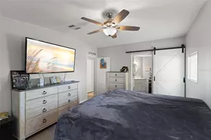 7048 Mt Essex Dr NE, Saint Petersburg, FL 33702 - Photo 18