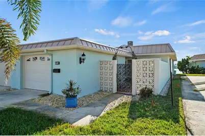 642 Boca Ciega Point Boulevard S, Saint Petersburg, FL 33708 - Photo 2