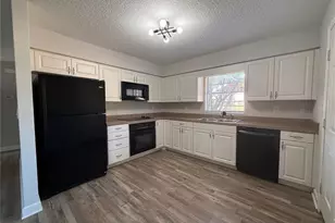 5839 12th St, Zephyrhills, FL 33542 - Photo 4