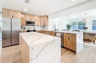 9585 Portside Dr, Seminole, FL 33776 - Photo 12