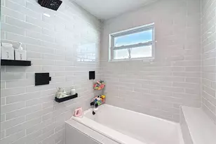 9585 Portside Dr, Seminole, FL 33776 - Photo 46