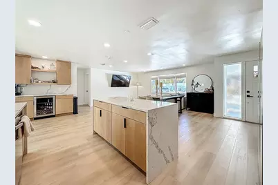 9585 Portside Drive, Seminole, FL 33776 - Photo 16