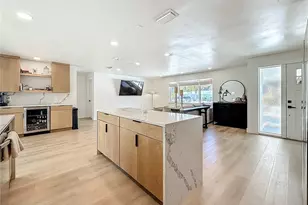 9585 Portside Dr, Seminole, FL 33776 - Photo 16