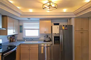 255 Capri Cir N, Treasure Island, FL 33706 - Photo 18