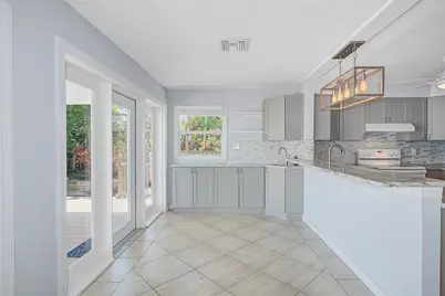 857 180th Avenue E, Redington Shores, FL 33708 - Photo 10